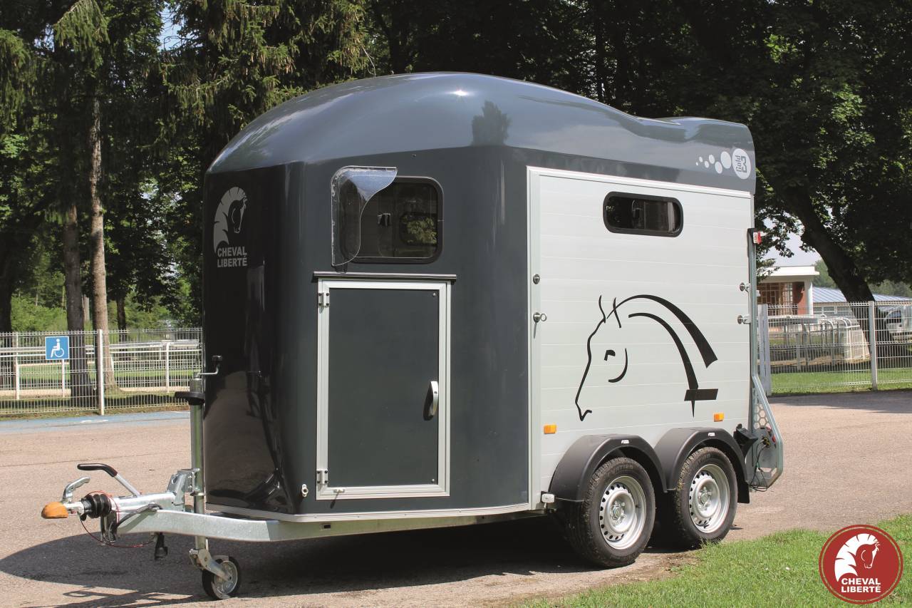 568943_1605277739.jpg Pferdeanhänger Cheval Liberté Gold 3 Luxe, 2 Plätze – Bild 1